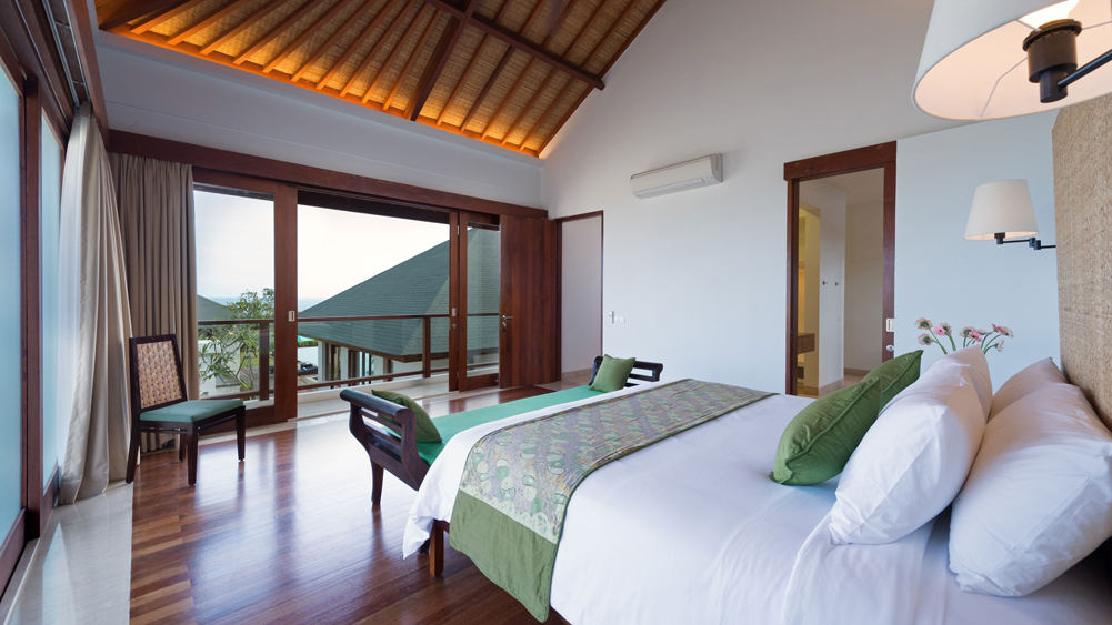 Pandawa Cliff Estate - Villa Marie - Upstairs king bedroom